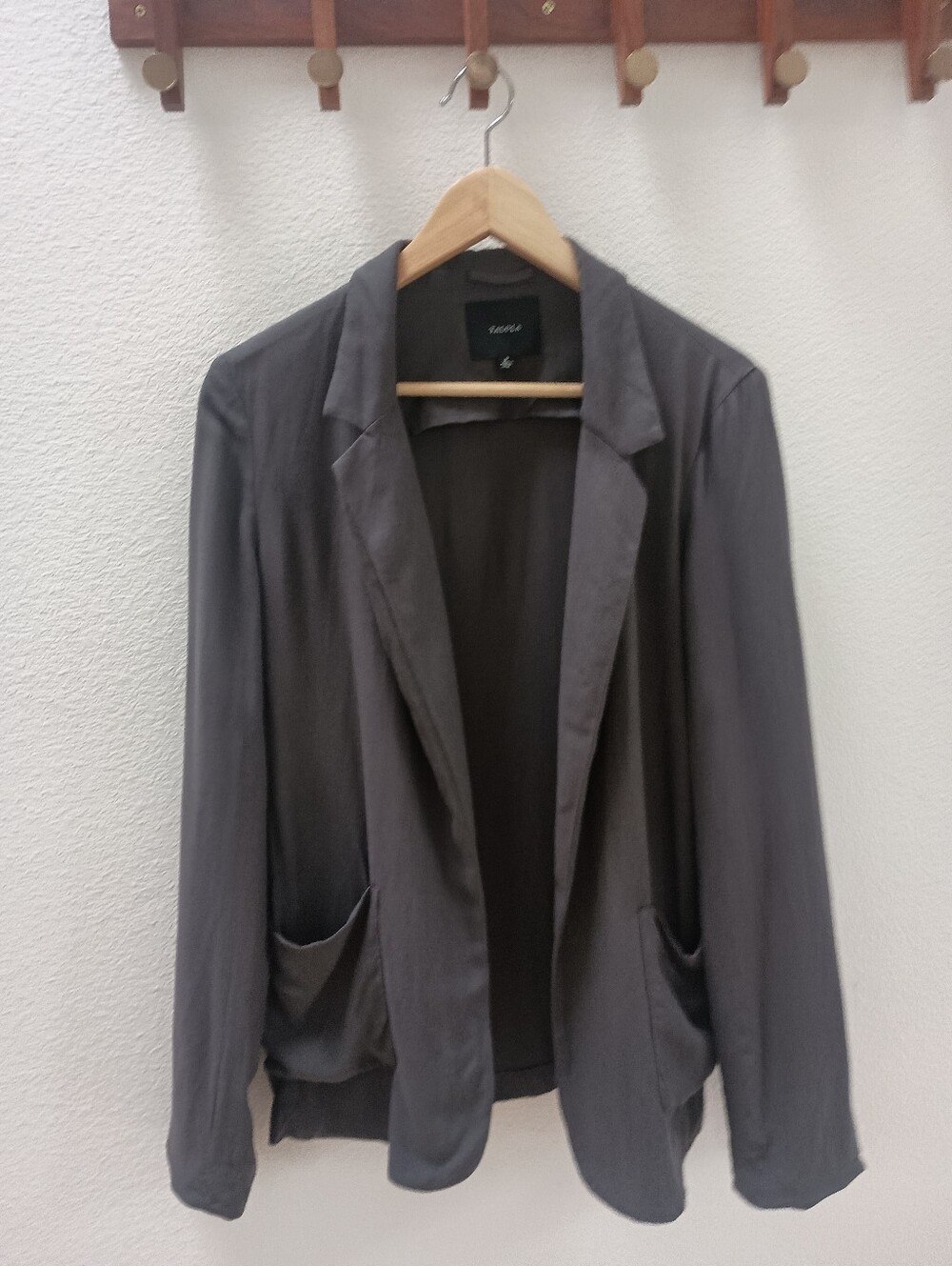 Aritzia Talula Kent Blazer Gray Size 8 100% Rayon Excellent Condition